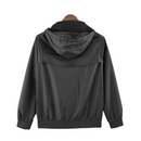 Cortavientos negro brasileño 