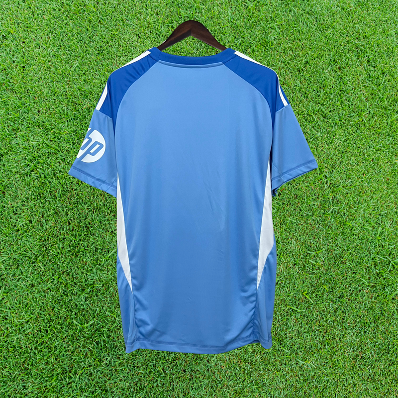 Camiseta azul especial para aficionados del Real Madrid 25/26 