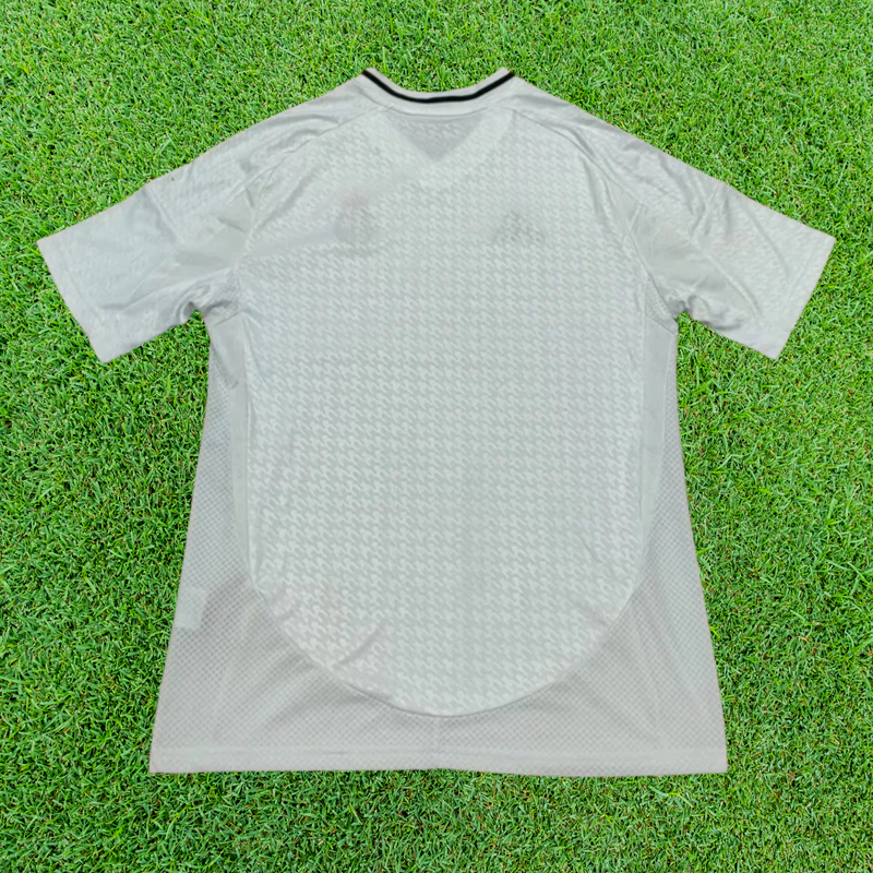 Camiseta de local del Real Madrid 24/25 para aficionados 