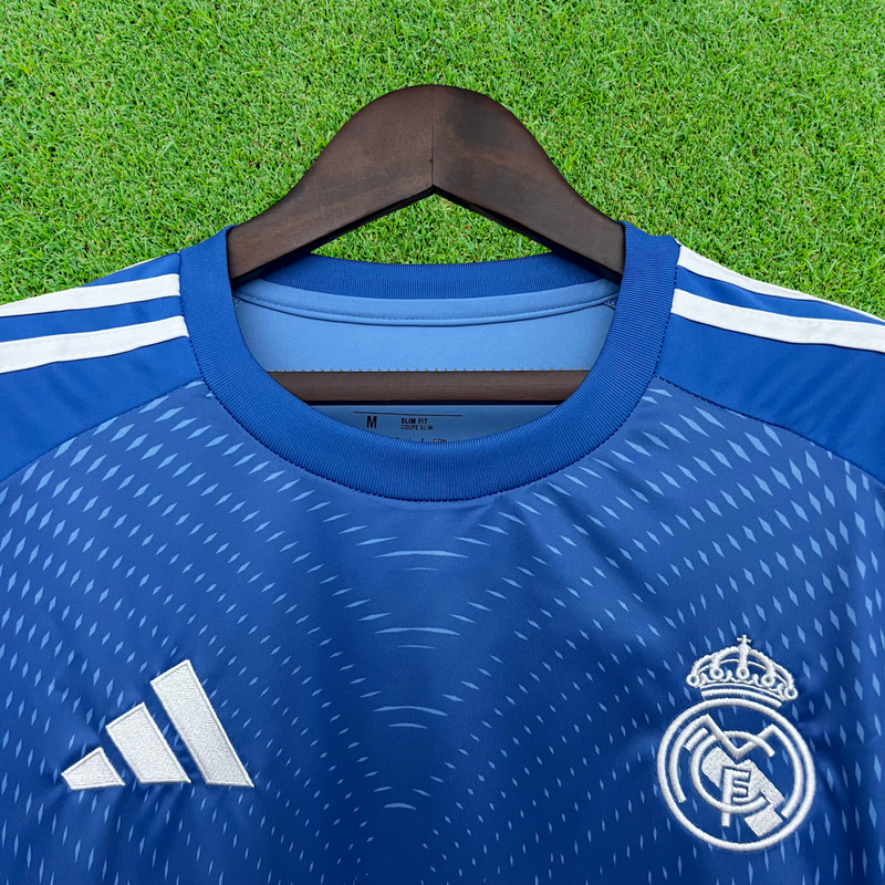 Camiseta azul especial para aficionados del Real Madrid 25/26 