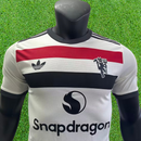 Camiseta de tercera equipación del Manchester United 24/25 