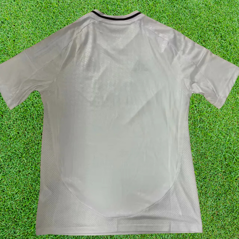 Camiseta de local del Real Madrid 24/25 para aficionados 